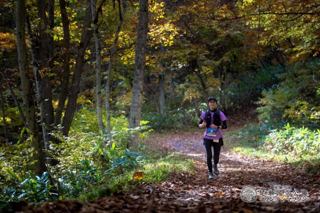 .
10月26日(日)開催
尾瀬戸倉 尾瀬国立公園マウンテンマラソン
エントリーは今週末まで！◆2025年10月26日(日)
尾瀬戸倉尾瀬国立公園マウンテンマラソン
https://oze-nationalpark-marathon.com折り返し地点の富士見田代の先にあるアヤメ平は標高1900mオーバーに位置する湿原で、『天上の楽園』と呼ばれています。素晴らしい自然のある『尾瀬』に『また来たい』と思ってもらえるきっかけを、という想いで開催しています。
本格山岳レースへの参加はちょっとハードルが高いと思われているロードランナーの皆様にも安心して参加いただける、林道を主体とした心地よく登って降ってこれるシンプルなコース設定になっています。キッズレースも同日開催。詳しくは公式サイトをご確認ください。.#尾瀬国立公園マウンテンマラソン
#尾瀬マラソン
#尾瀬
#スカイランニング
#トレイルランニング
#トレラン
#登山